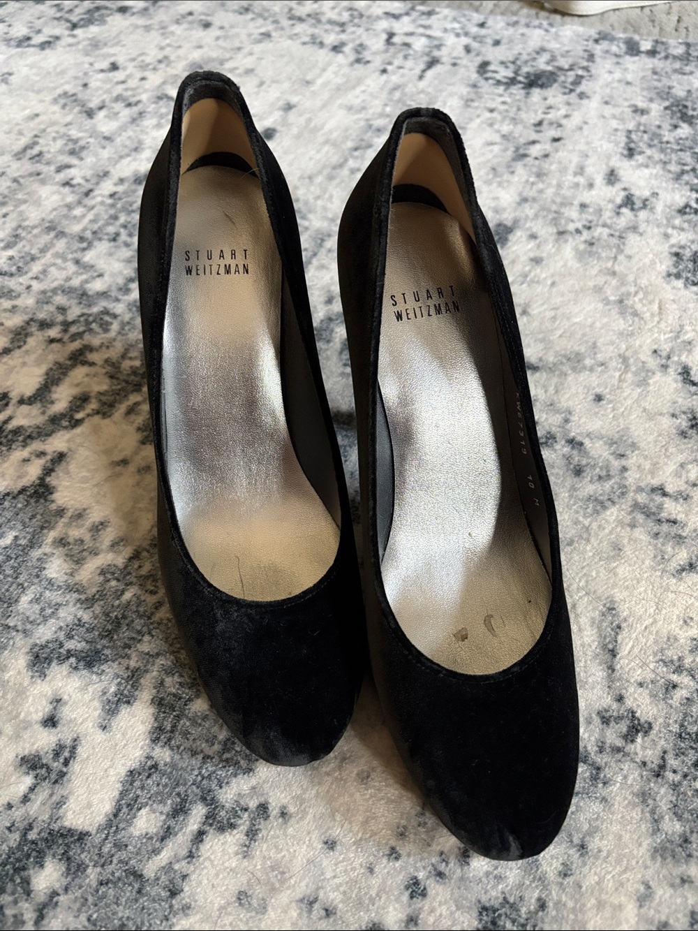 Stuart Weitzman Black velvet Round-Toe Pumps